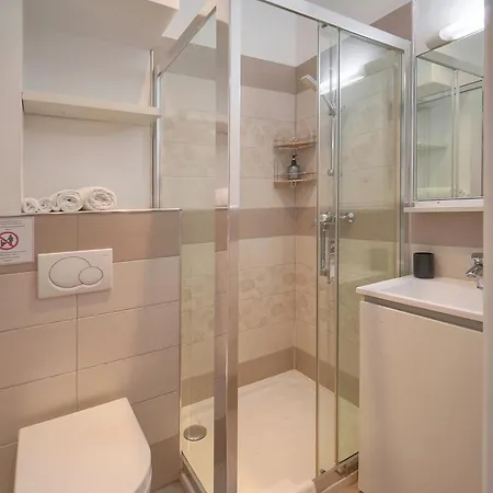 Frgk Goujon 1br Design 300m Palais & Beaches Ac & Ultra-fast Wi-fi Апартаменты