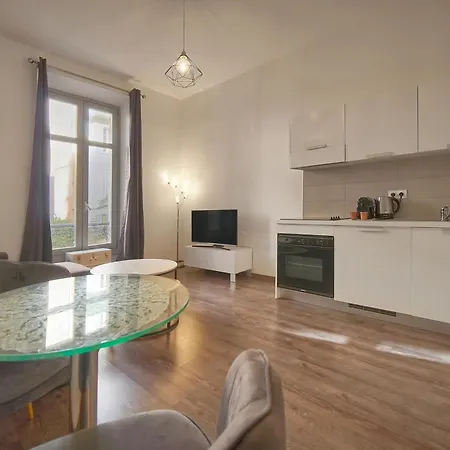 Апартаменты Frgk Goujon 1br Design 300m Palais & Beaches Ac & Ultra-fast Wi-fi *