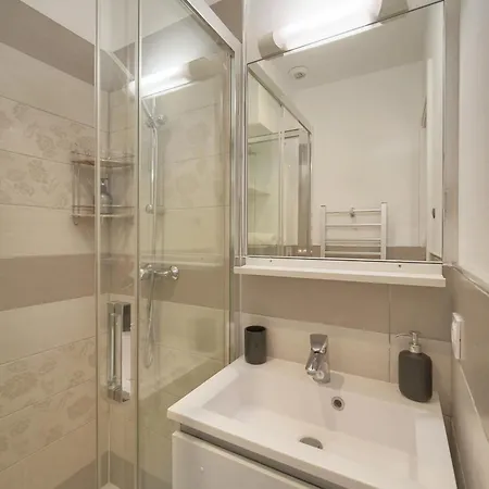 Frgk Goujon 1br Design 300m Palais & Beaches Ac & Ultra-fast Wi-fi