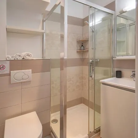 Apartamento Frgk Goujon 1br Design 300m Palais & Beaches Ac & Ultra-fast Wi-fi Cannes
