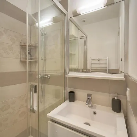 Frgk Goujon 1br Design 300m Palais & Beaches Ac & Ultra-fast Wi-fi *