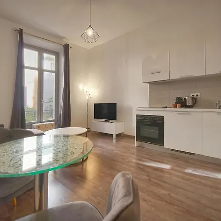 Frgk Goujon 1br Design 300m Palais & Beaches Ac & Ultra-fast Wi-fi