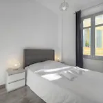 Daire Frgk Goujon 1br Design 300m Palais & Beaches Ac & Ultra-fast Wi-fi