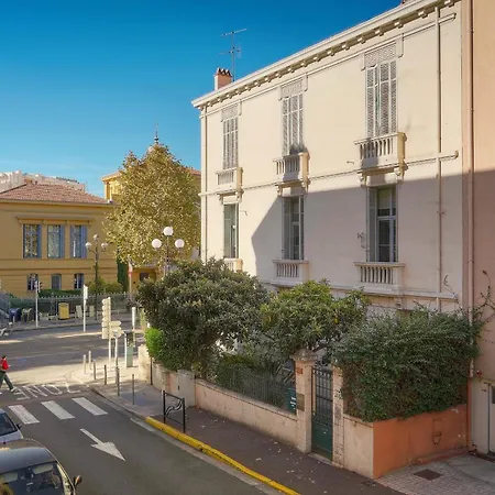 Daire Frgk Goujon 1br Design 300m Palais & Beaches Ac & Ultra-fast Wi-fi